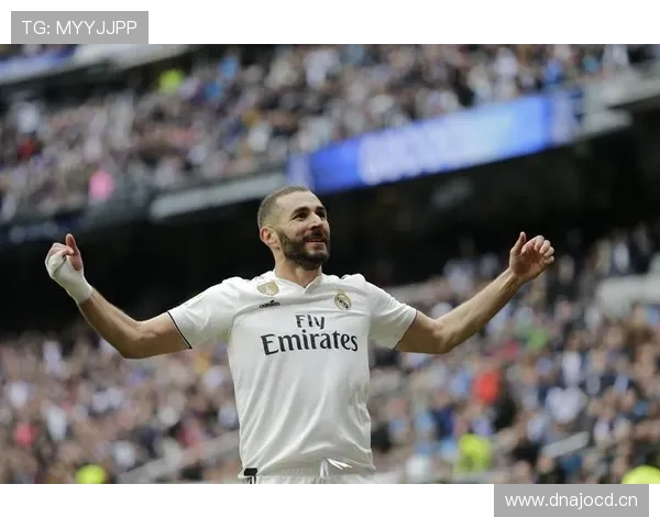 本泽马 vs 莱万：中锋战术角色与进攻效率之争