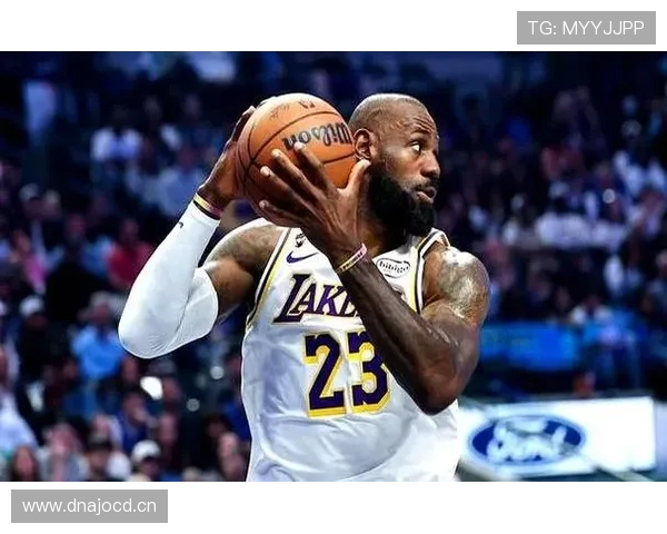 库珀·弗拉格无球跑动提升三分效率 拉开湖人外线空间